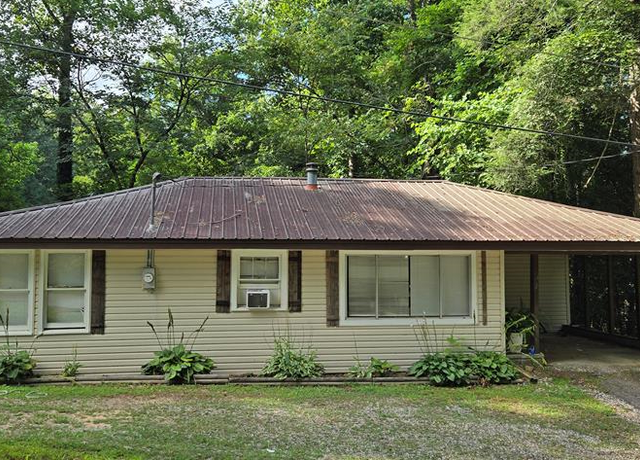Property at 288 Kimsey St, Blairsville, GA 30512, 3 beds, 2 baths