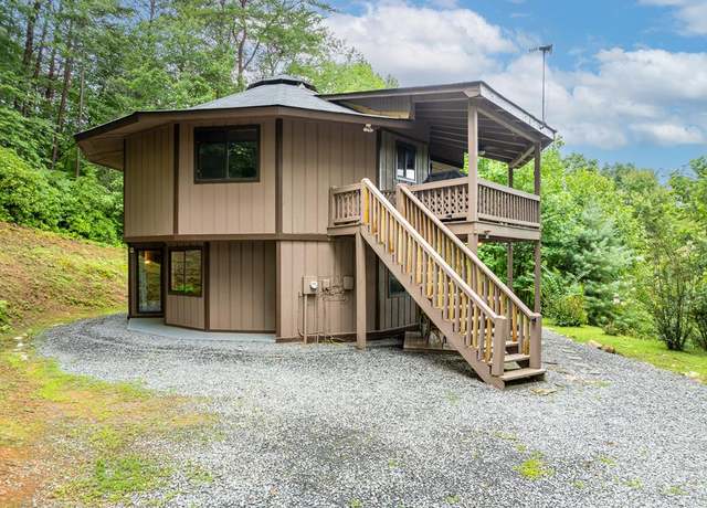 Property at 174 Chestnut Rdg, Blue Ridge, GA 30513, 3 beds, 2 baths