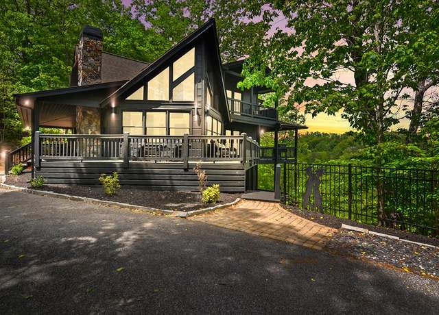Property at 305 Skybound Rd, Blue Ridge, GA 30513, 4 beds, 3.5 baths