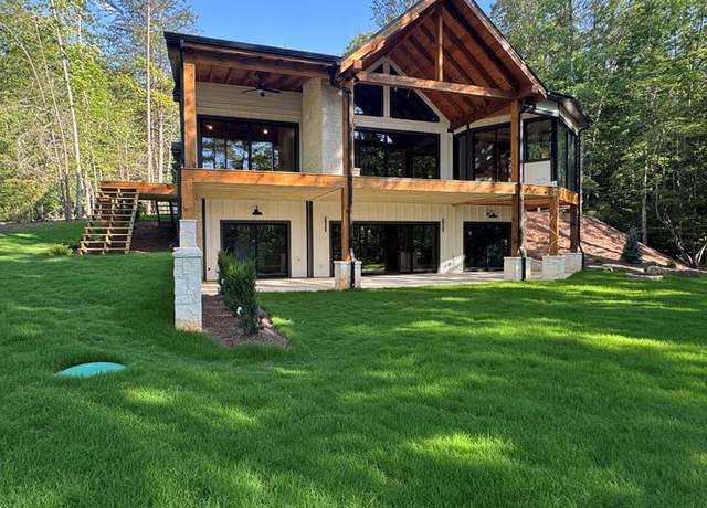 Property at 320 Twin Brook Dr, Blairsville, GA 30512, 4 beds, 4 baths