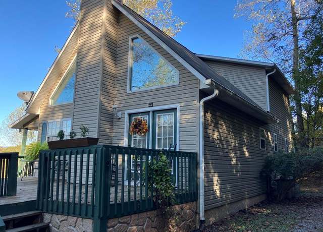 Property at 121 White Oak Dr, Warne, NC 28909, 3 beds, 2.5 baths