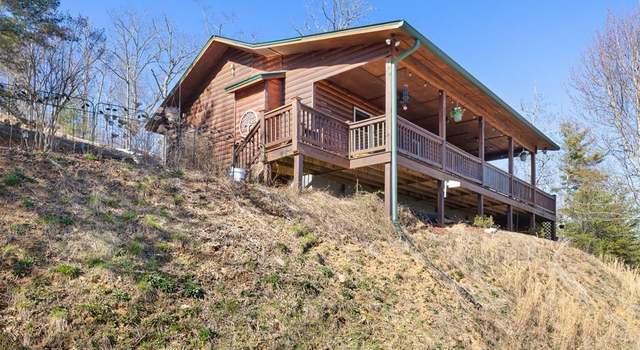 Photo of 191 Fox Springs Trl, Hayesville, NC 28904