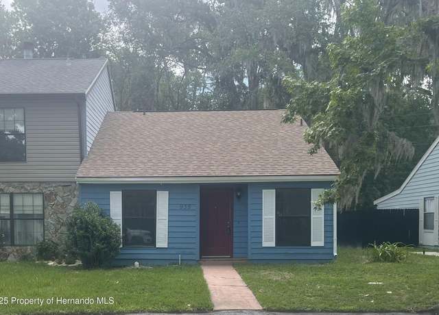 Property at 935 Village Dr, Brooksville, FL 34601, 2 beds, 2 baths