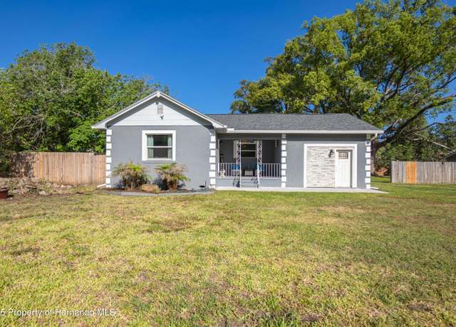 Property at 267 Broad St, Brooksville, FL 34604, 2 beds, 2 baths