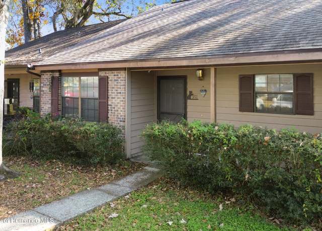 Property at 911 Candlebrook Ln, Brooksville, FL 34601, 2 beds, 2 baths