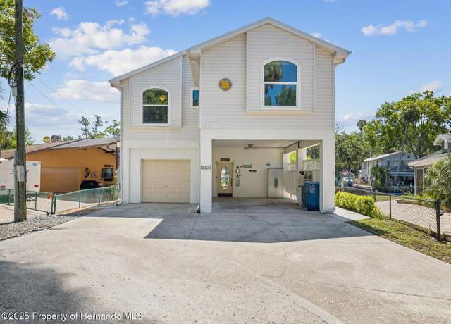 Property at 5325 Tuscawilla Ct, Weeki Wachee, FL 34607, 3 beds, 2 baths