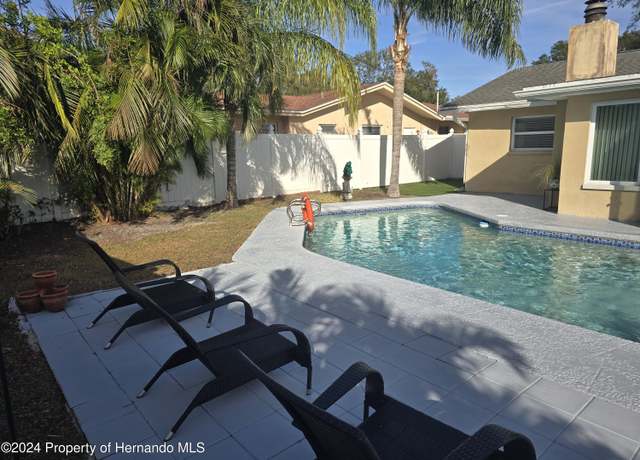 Property at 1878 Paradise Ln, Clearwater, FL 33756, 3 beds, 2 baths