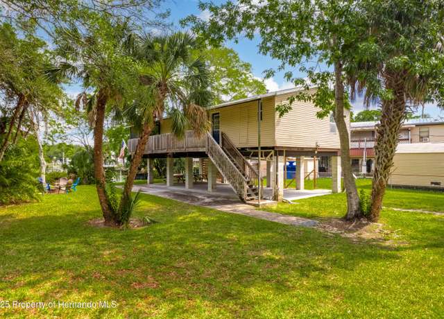 Property at 6181 Island Dr, Spring Hill, FL 34607, 2 beds, 2 baths
