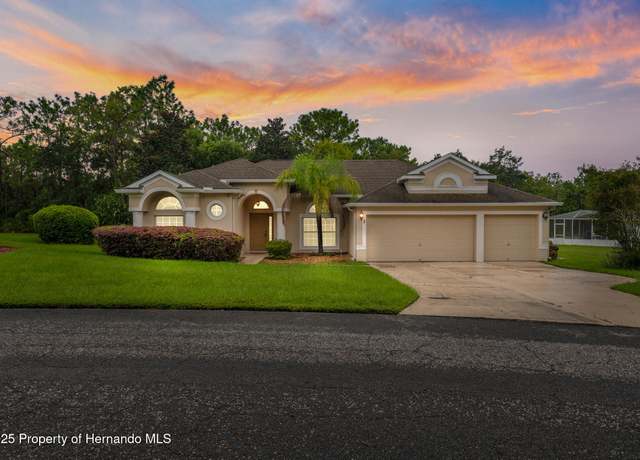 Property at 3 E Oxhorn Ct, Homosassa, FL 34446, 4 beds, 3 baths