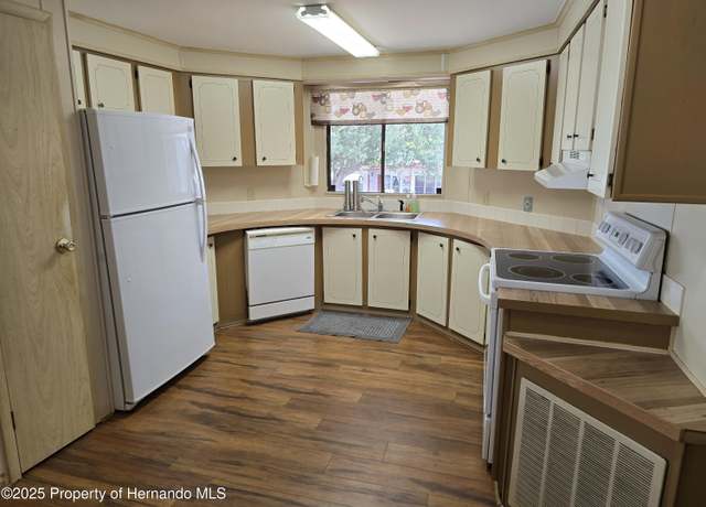Property at 8515 Electra Ave, Brooksville, FL 34613, 2 beds, 2 baths