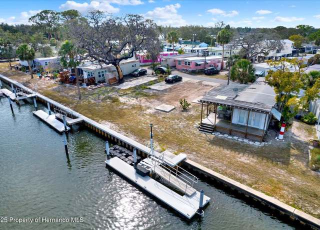 Property at 800 Chesapeake Dr, Tarpon Springs, FL 34689