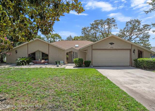 Property at 7940 Ravenwood Cv, Spring Hill, FL 34606, 3 beds, 2 baths