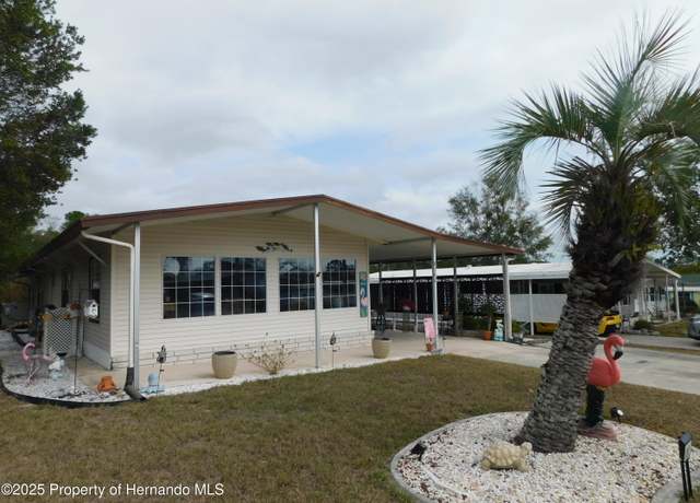 Property at 8302 Modena Ave, Brooksville, FL 34613, 3 beds, 3 baths