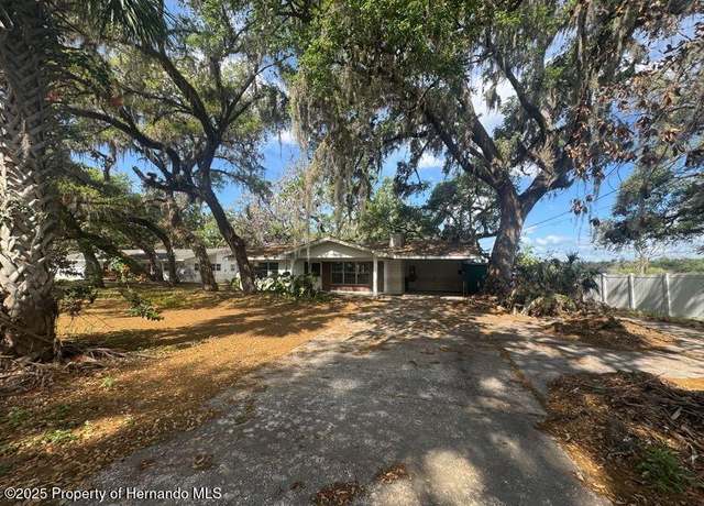 Property at 4979 Lakewood Dr, Ridge Manor, FL 33523, 2 beds, 2 baths