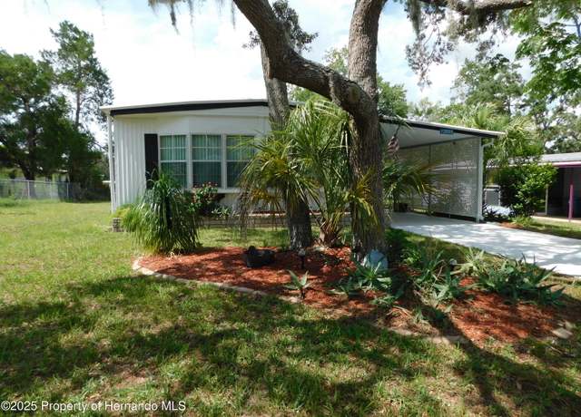 Property at 12095 Walshwood Ave, Brooksville, FL 34613, 2 beds, 2 baths