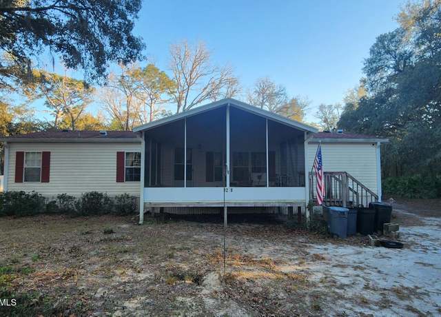 Property at 8298 W Scotch Pine Ln, Crystal River, FL 34428, 3 beds, 2 baths