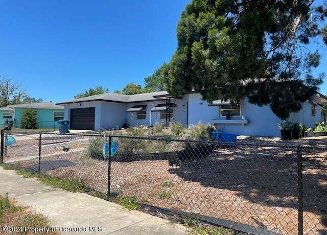 Property at 6449 Fairlawn St, Spring Hill, FL 34606, 2 beds, 2 baths