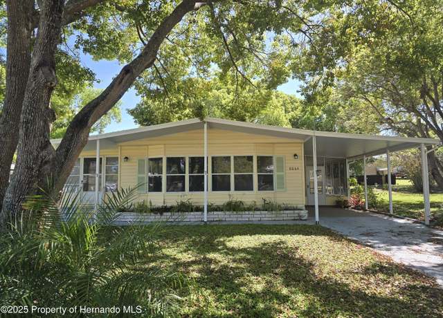 Property at 8064 Mission St, Brooksville, FL 34613, 2 beds, 2 baths