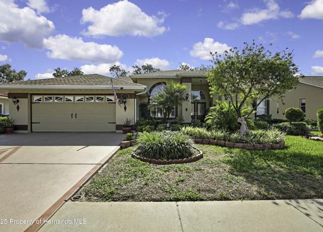 Property at 1086 Hook Dr, Spring Hill, FL 34608, 3 beds, 2 baths