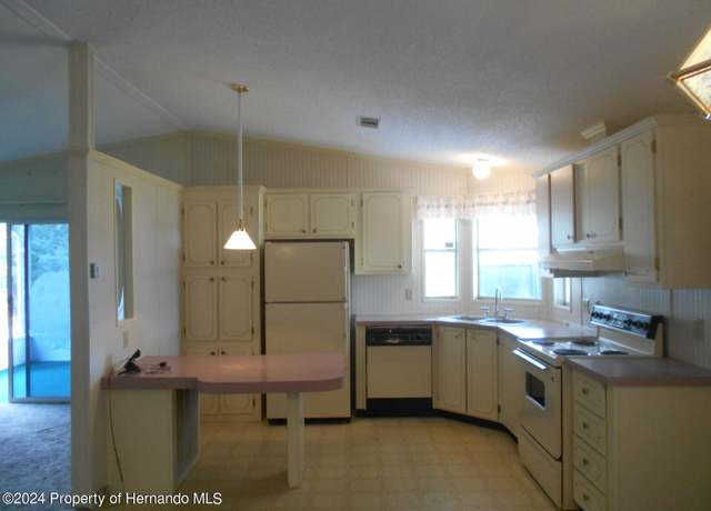 Property at 9250 Salvini Dr, Brooksville, FL 34613, 2 beds, 2 baths