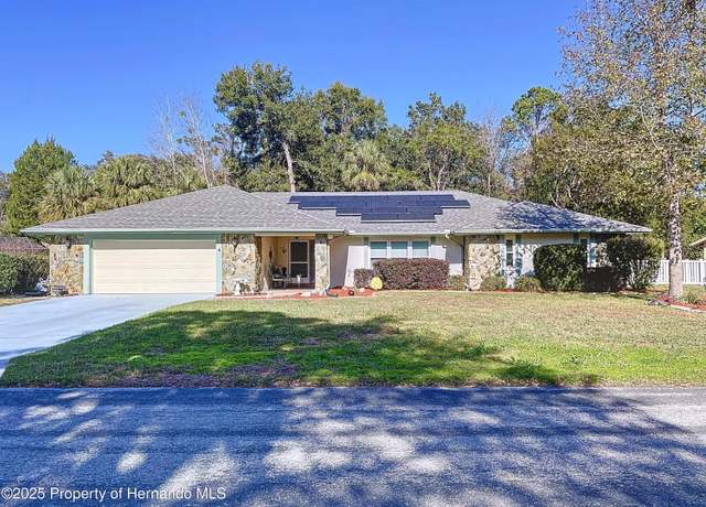 Property at 4 Hemlock Ct E, Homosassa, FL 34446, 4 beds, 2 baths