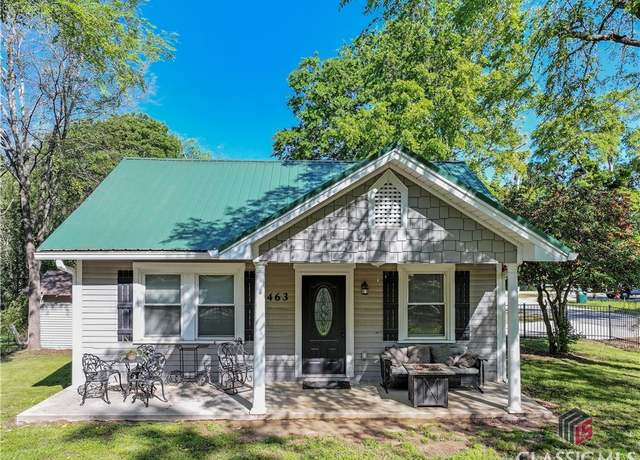 Property at 463 State St, Commerce, GA 30529, 2 beds, 2 baths