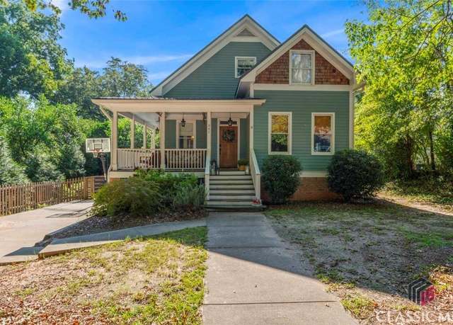 Property at 342 Plum St, Madison, GA 30650, 4 beds, 3.5 baths