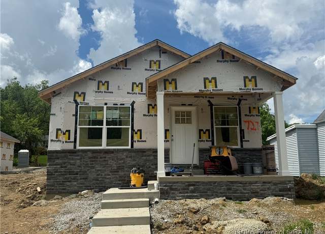 Property at 727 W 8th St, New Albany, IN 47150, 3 beds, 2 baths