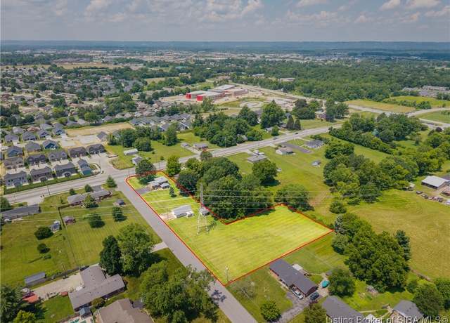 Property at 3512 Holmans Ln, Jeffersonville, IN 47130, 3 beds, 1.5 baths