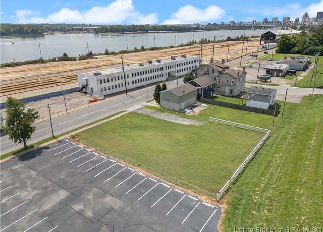 Property at 1021 E Market St, Jeffersonville, IN 47130