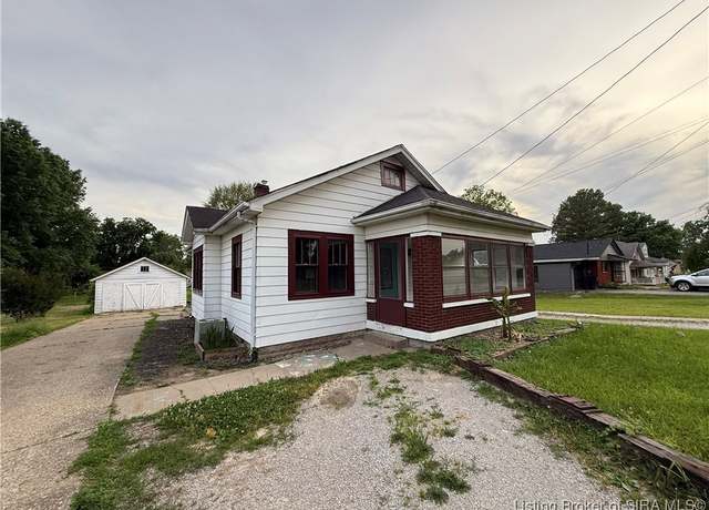 Property at 1731 Mcdonald Ln, New Albany, IN 47150, 3 beds, 1 bath
