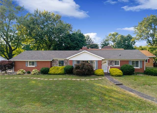 Property at 111 Lynnwood Dr, Clarksville, IN 47129, 3 beds, 2 baths