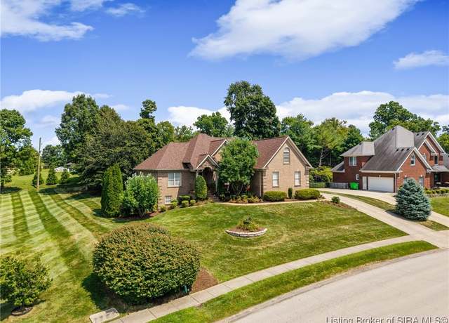 Property at 3542 Lafayette Pkwy, Floyds Knobs, IN 47119, 4 beds, 3 baths