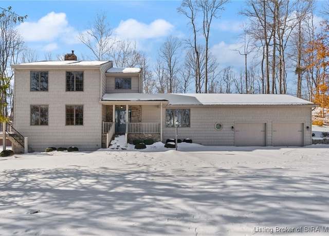 Property at 9237 Starlight Rd, Floyds Knobs, IN 47119, 4 beds, 2.5 baths