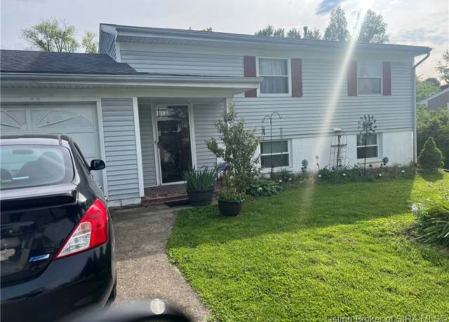 Property at 613 Cherokee Dr, New Albany, IN 47150, 3 beds, 1.5 baths