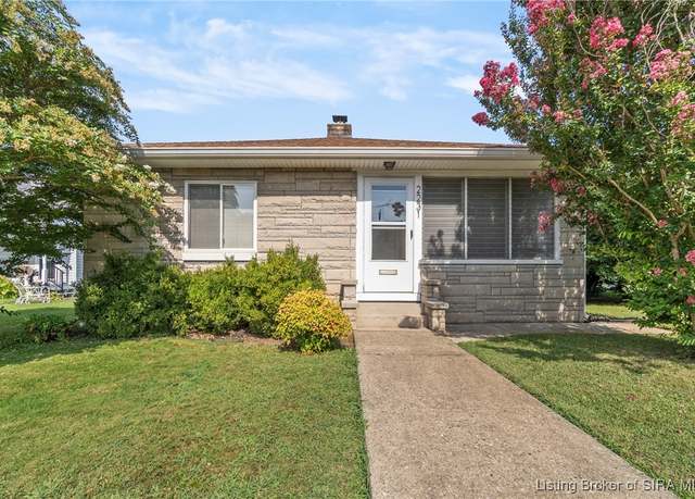 Property at 2231 E Oak St, New Albany, IN 47150, 3 beds, 1 bath