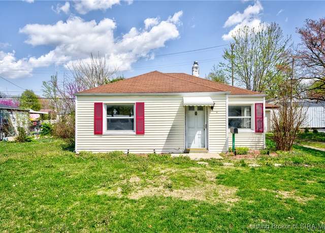 Property at 4 Center St, Jeffersonville, IN 47130, 2 beds, 1 bath