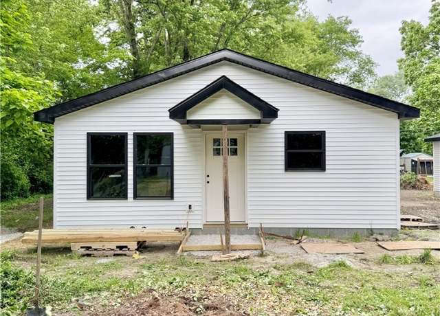 Property at 339 S Oak St, Austin, IN 47102, 3 beds, 2 baths