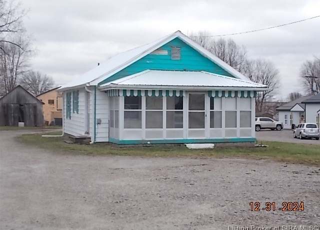 Property at 877 S Gardner St, Scottsburg, IN 47170, 1 bed, 1 bath