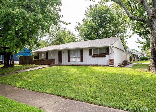 Property at 1230 Longfellow Dr, Clarksville, IN 47129, 3 beds, 1 bath