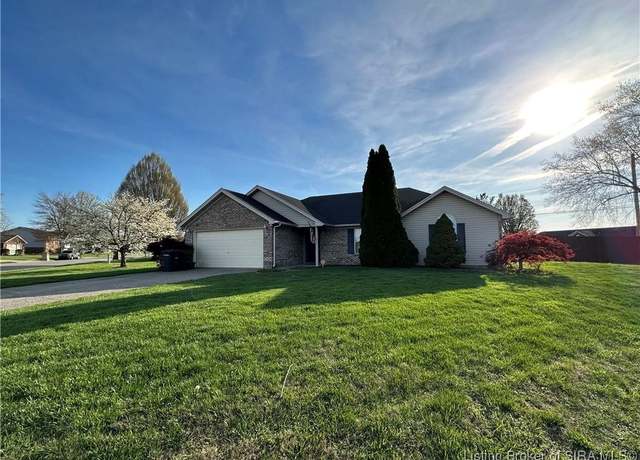 Property at 3435 Gander Dr, Jeffersonville, IN 47130, 3 beds, 2 baths