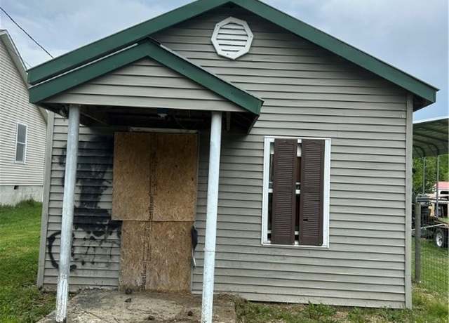 Property at 206 Front St, Henryville, IN 47126, 2 beds, 1 bath