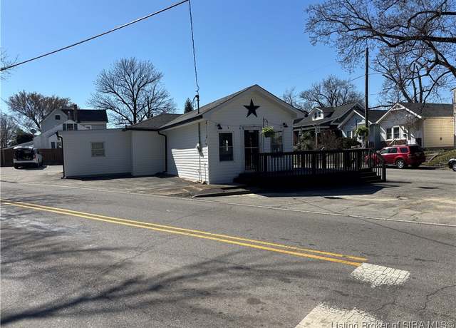 Property at 2410 Shelby St, New Albany, IN 47150, 1 bed, 0.5 baths
