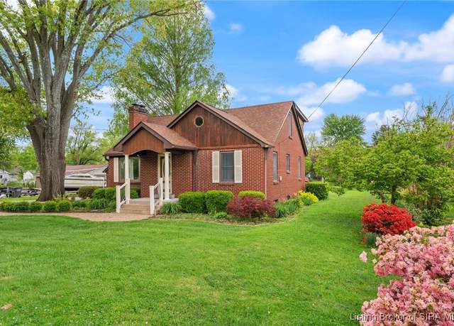 Property at 3613 Utica Pike, Jeffersonville, IN 47130, 4 beds, 3 baths