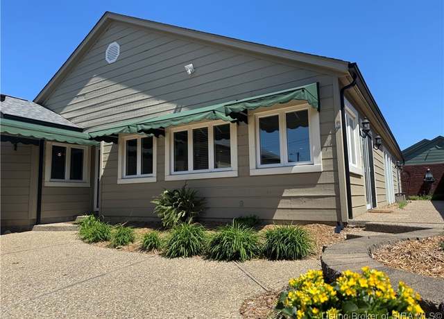 Property at 4 Charlestown Ct, Jeffersonville, IN 47130, 2 beds, 2 baths