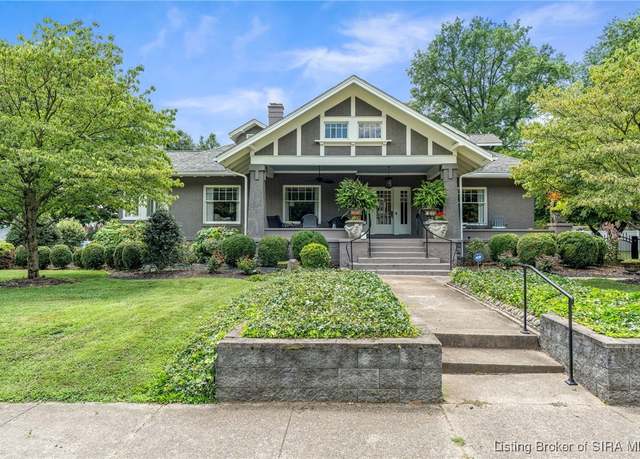 Property at 140 E High St, Jeffersonville, IN 47130, 4 beds, 3.5 baths