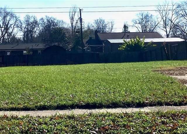 Property at 1727 Driftwood Dr, Clarksville, IN 47129