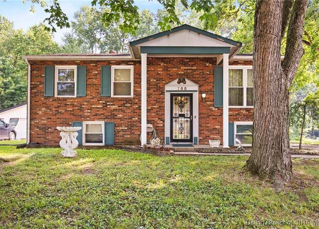 Property at 700 Webster Blvd, Jeffersonville, IN 47130, 3 beds, 1.5 baths