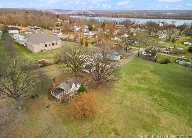 Property at 613 Locust St, Jeffersonville, IN 47130, 2 beds, 1 bath