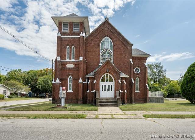 Property at 426 E Maple St, Jeffersonville, IN 47130, 1.5 baths